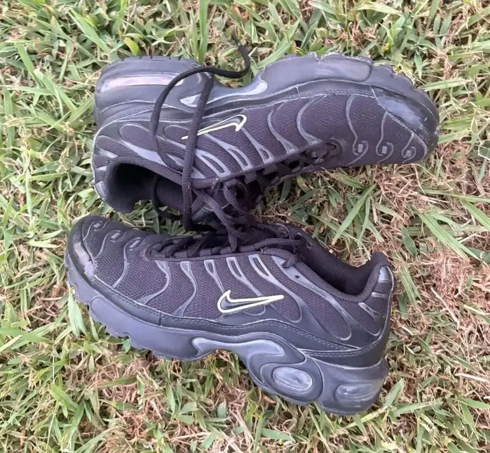 Nike Air Max Plus GS Black Pure Platinum Sneakers 6.5Y